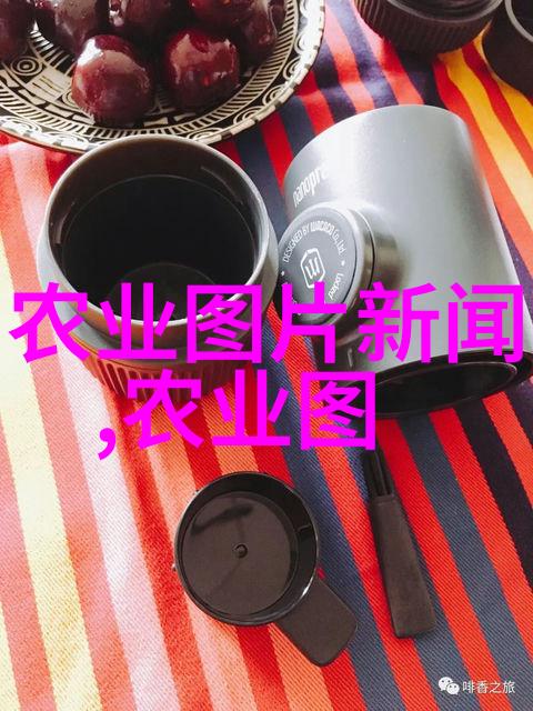 翠绿蜂巢中的宝藏探秘蜜蜂的创造力工具箱